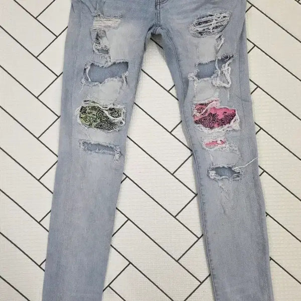 [BUNJANG] AMIRI Distressed Multicolor Bandana Patchwork Jeans Size 31 / AMIRI 아미리 디스트레스드 멀티컬러 반다나 패치워크 청바지.   싸이즈 31