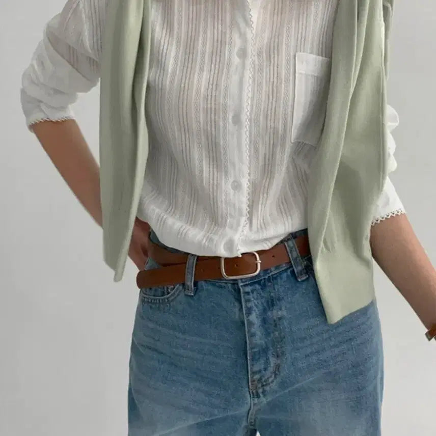 [BUNJANG] Robynyu Seolleim Lace Pocket Collar Blouse - White / 로빈유 설레임 레이스 포켓 카라 블라우스 #화이트