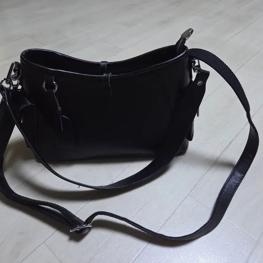 [BUNJANG] Black Leather Shoulder Bag / 검정색 숄더백