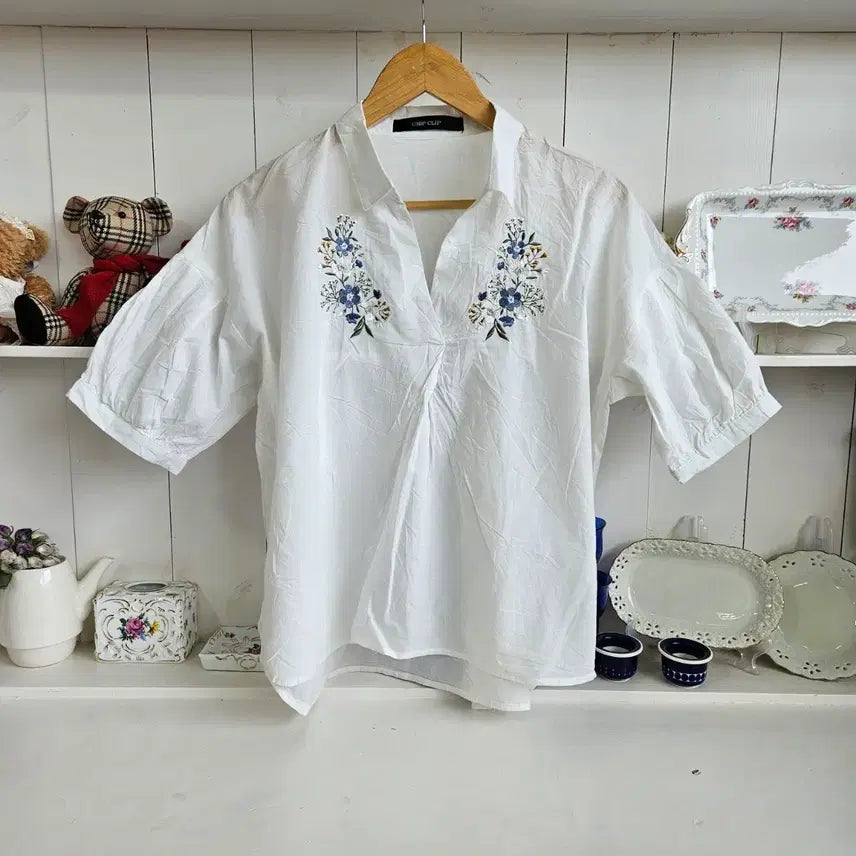 [BUNJANG] CHIP CLIP Flower Embroidery Cotton Blouse / CHIP CLIP 플라워 자수 코튼 블라우스