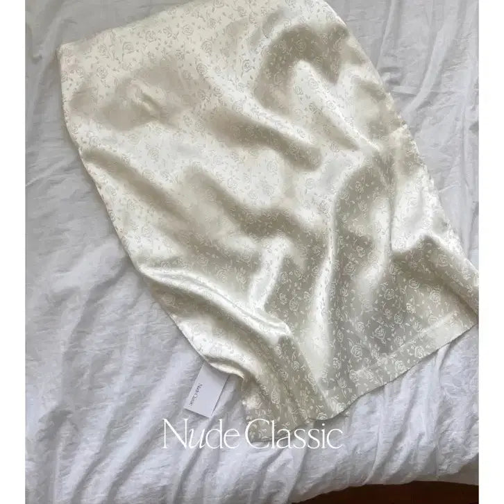[BUNJANG] Nude Classic White Rose Midi Skirt / 누드클래식 화이트 로즈 미디 스커트 새상품
