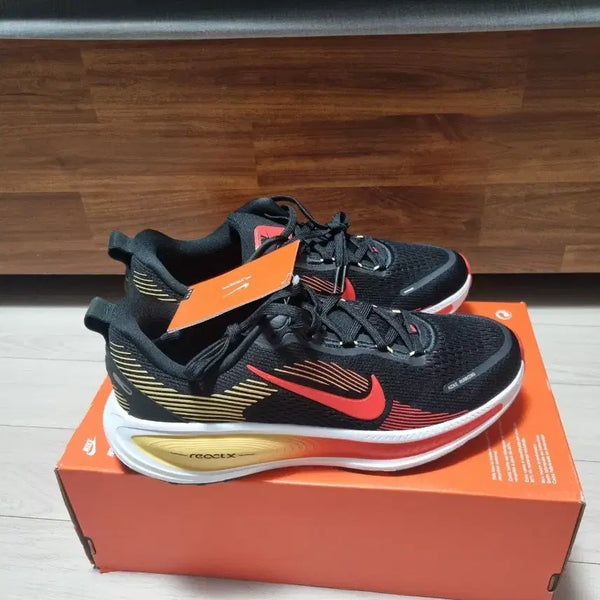 [BUNJANG] Nike Zoom Vomero 18 GS Sneakers (240mm) / 미시착새상품)) 나이키 줌보메로18gs 운동화 240
