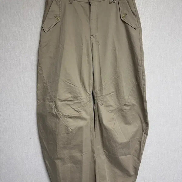 [BUNJANG] Arban Triple Leaf Curved Pants Beige 4 / 아르반 트리플 리프 커브드 팬츠 +포커페이스니트+르마드ma1