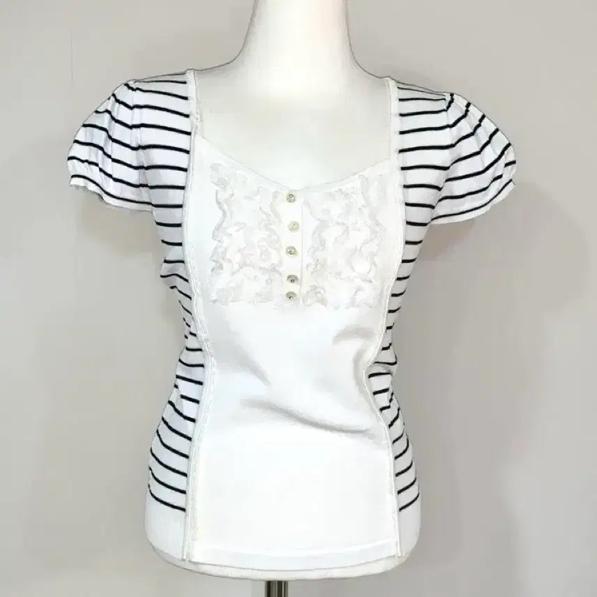 [BUNJANG] Puff Frill Slim Fit Striped Short Sleeve Blouse / 퍼프프릴슬림핏스트라이프반팔 로걀탑딱붙블라우스스나계오네히메갸루공겜여주양지뢰리즈리사