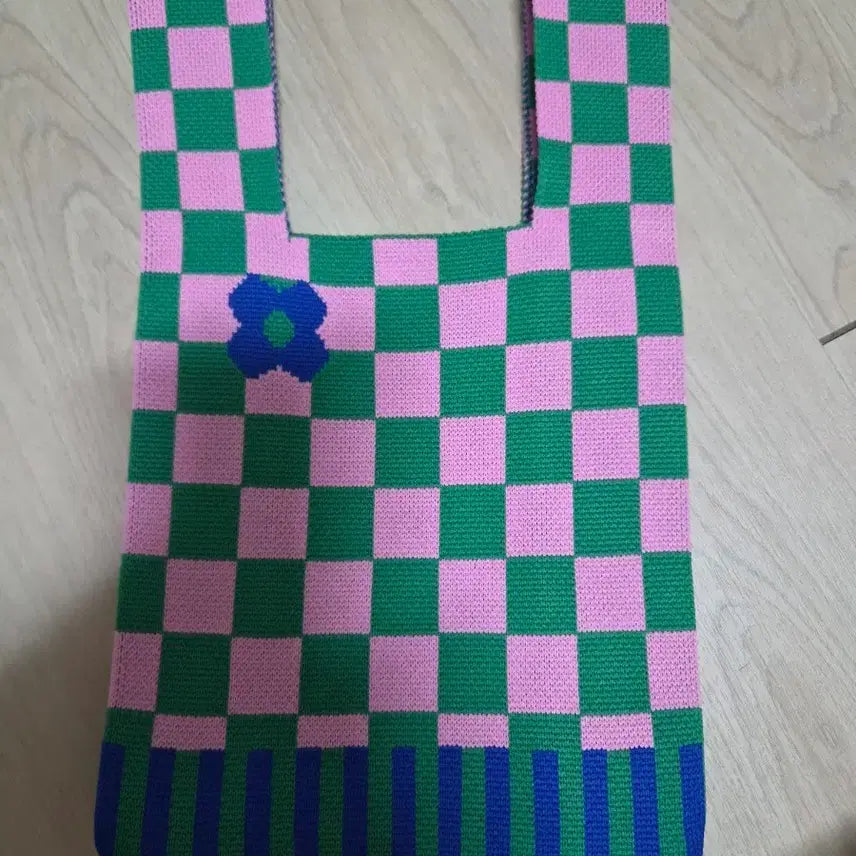 [BUNJANG] Checkerboard Flower Knit Tote Bag / 체커보드 플라워 니트 가방