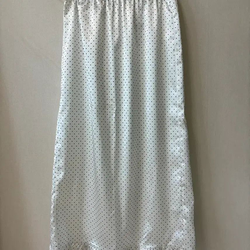 [BUNJANG] Mazone Dot Midi White Skirt / 마조네 도트 미디 화이트 스커트 O