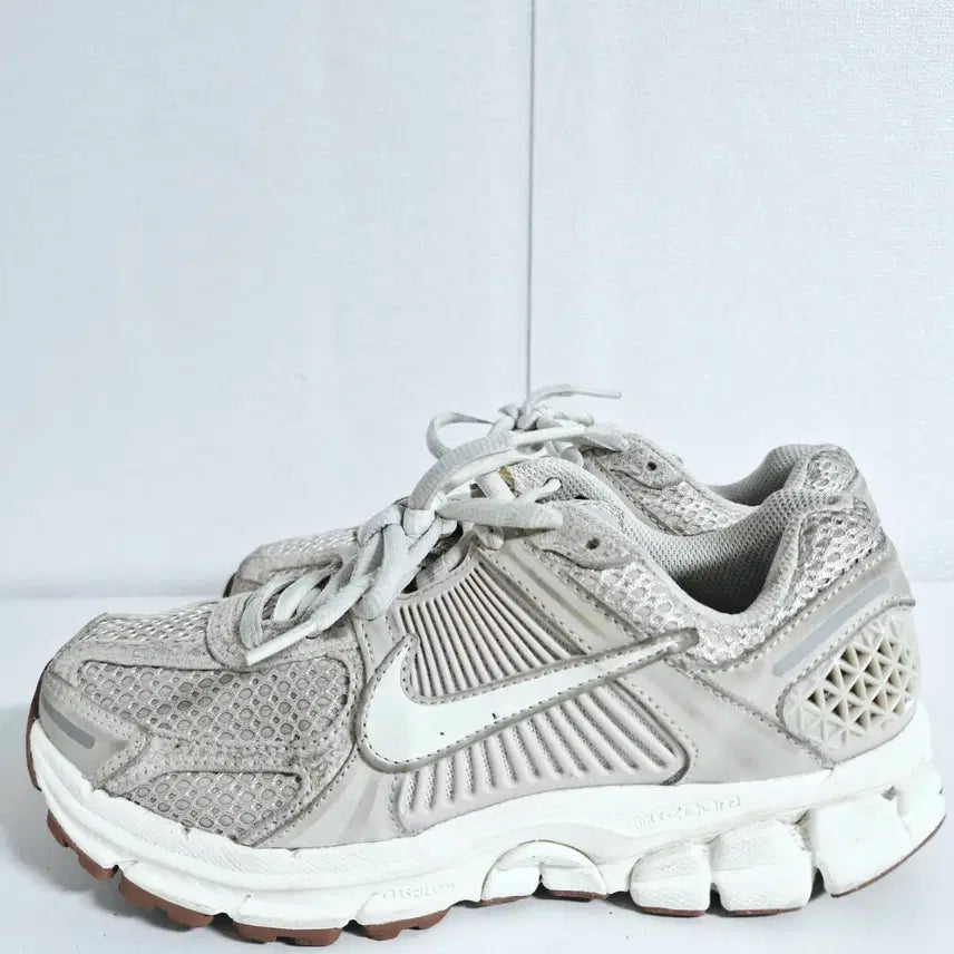 [BUNJANG] Nike Zoom Vomero 5 / 나이키 줌 보메로 5 (240)
