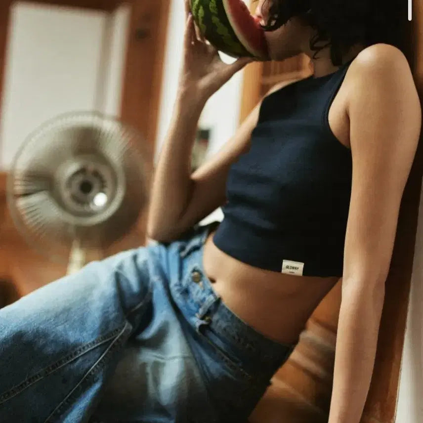 [BUNJANG] GLOWNY Classic Black Cropped Sleeveless Tank Top / GLOWNY 글로니 클래식 블랙 크롭 슬리브리스 나시