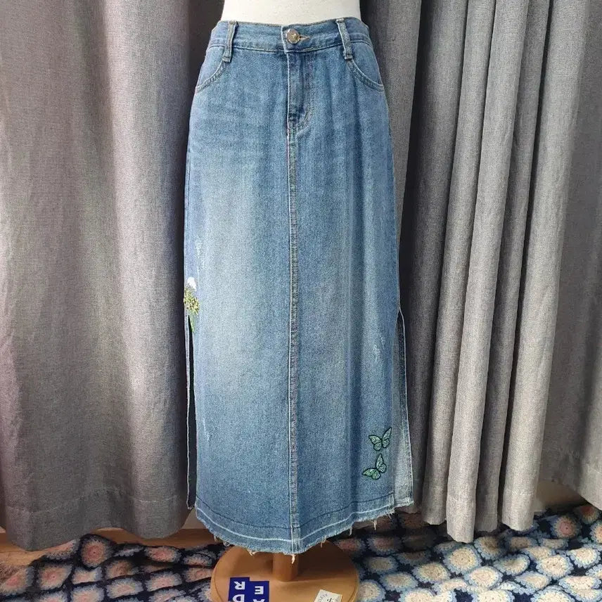 [BUNJANG] M-Banding Embroidered Denim Long Skirt / M밴딩 자수 데님 롱스커트