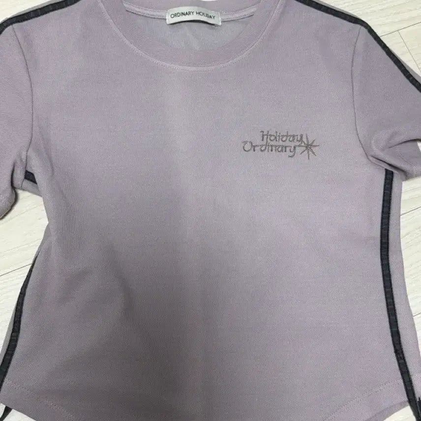 [BUNJANG] Ordinary Holiday Short Sleeve T-Shirt / 오디너리 홀리데이 반팔