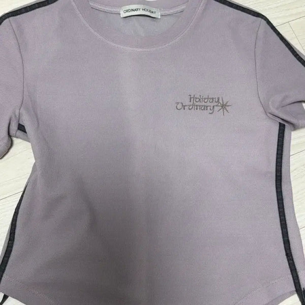 [BUNJANG] Ordinary Holiday Short Sleeve T-Shirt / 오디너리 홀리데이 반팔