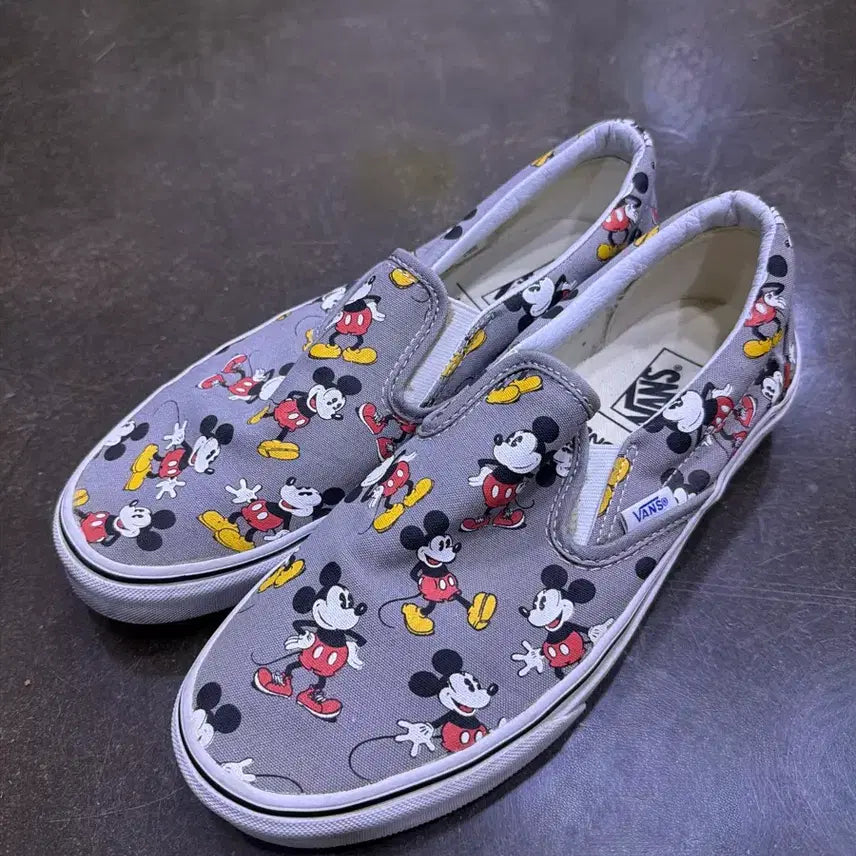 [BUNJANG] Vans x Disney Mickey Mouse Collaboration Slip-On Sneakers Size 265 / 반스 x 디즈니 미키마우스 콜라보 슬립온 스니커즈 265
