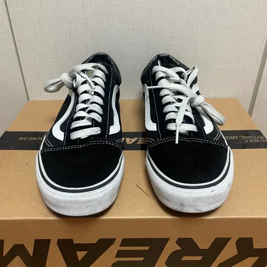 [BUNJANG] Vans Old Skool Black Sneakers (Size 255) / 반스 올드스쿨 블랙 255