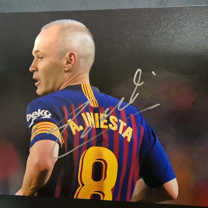 [BUNJANG] Andrés Iniesta Signed A4 Photo / 바르샤 이니에스타 싸인 포토 A4