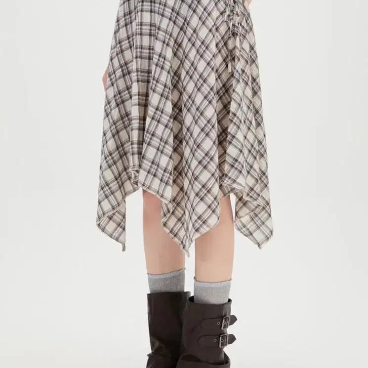 [BUNJANG] MiSSO Checked Asymmetrical Bending Skirt / 미쏘 체크 언발 밴딩 스커트 새상품 팔아요