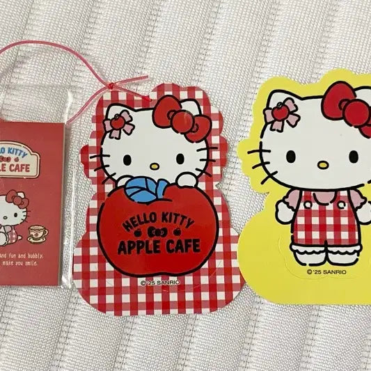 [BUNJANG] Hello Kitty Apple Cafe Mini Notebook Sealed / 키티 애플카페 미니노트 미개봉 음료 특전