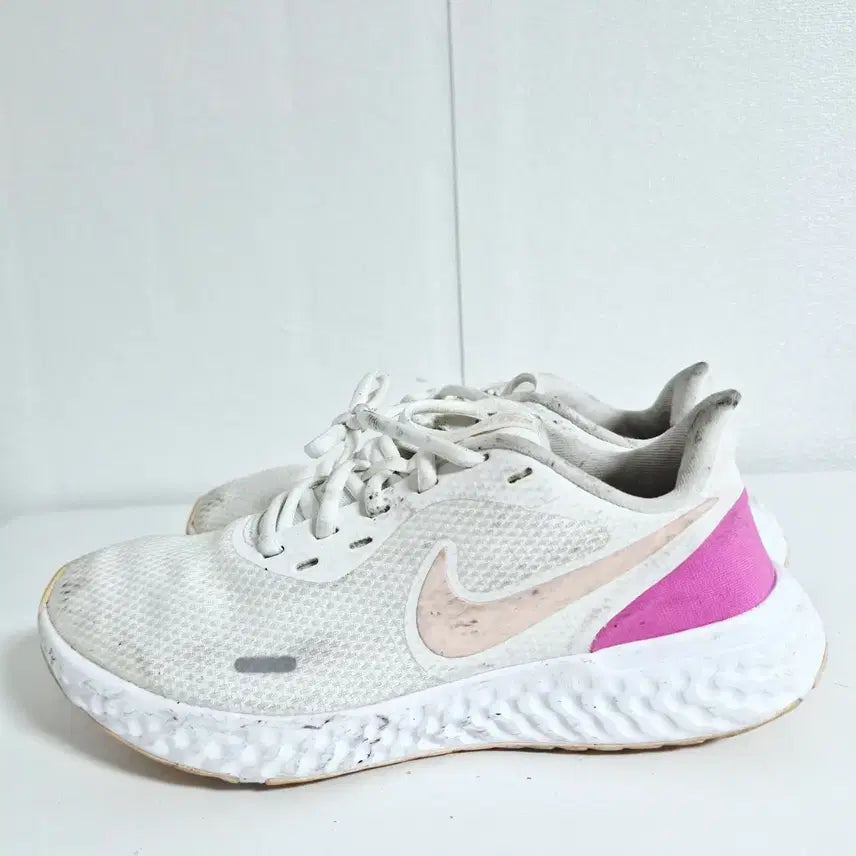 [BUNJANG] Nike Women's Revolution 5 Running Shoes (Size 250) / 나이키 우먼스 레볼루션 5 (250)