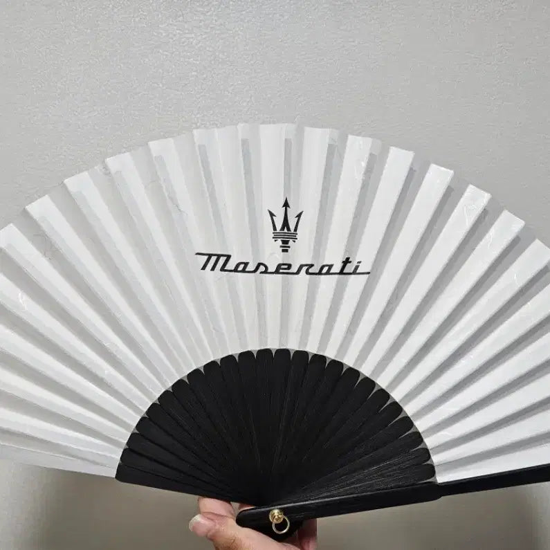 [BUNJANG] Maserati Folding Fan White / 새상품) 마세라티 접이식 부채 화이트