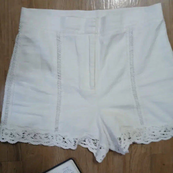 [BUNJANG] Zara White Lace Hot Pants / 자라 화이트 레이스 핫팬츠/usaM사이즈
