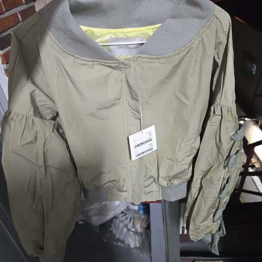 [BUNJANG] Khaki Cropped Bomber Jacket / 봄버 자켓 카키  반크롭