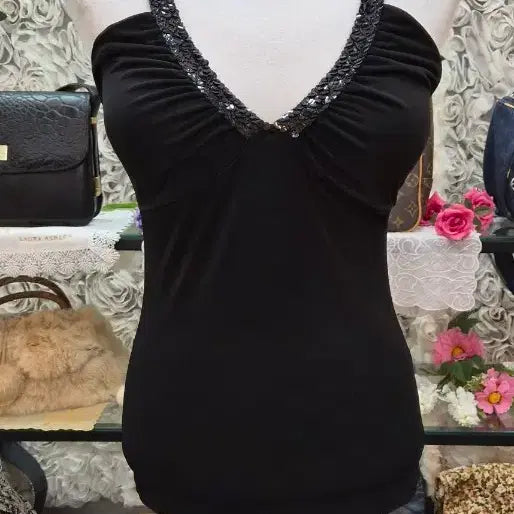 [BUNJANG] Sleeveless Top with Built-in Cups and Sequin Detail / 캡내장 끈나시 55 66