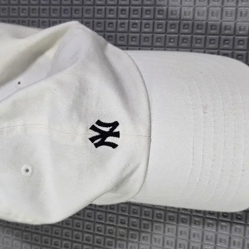 [BUNJANG] New York Yankees Ball Cap White / 뉴욕 양키스 볼캡 화이트