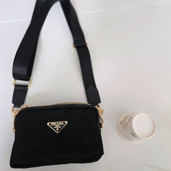 [BUNJANG] High-Quality Black Nylon Crossbody Bag with Triangle Logo / 고퀄 스타일 블랙 나일론 삼각로고 크로스백(새상품)