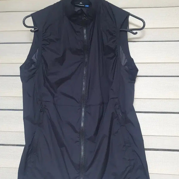 [BUNJANG] J.LINDEBERG Women's Golf Vest Black Size 55 / J.LINDEBERG  바람 막이 골프 블랙 조끼 55
