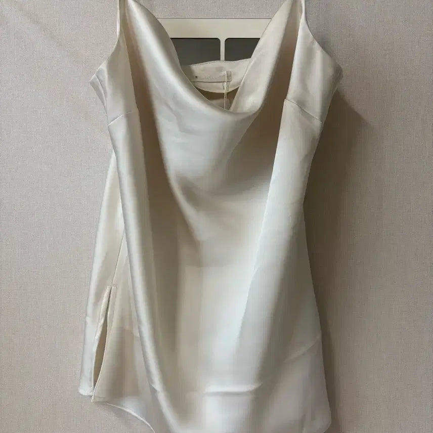 [BUNJANG] Arket Satin Cream Camisole Size 36 / Arket 아르켓 사틴 크림 캐미솔 36 사이즈 (새상품)