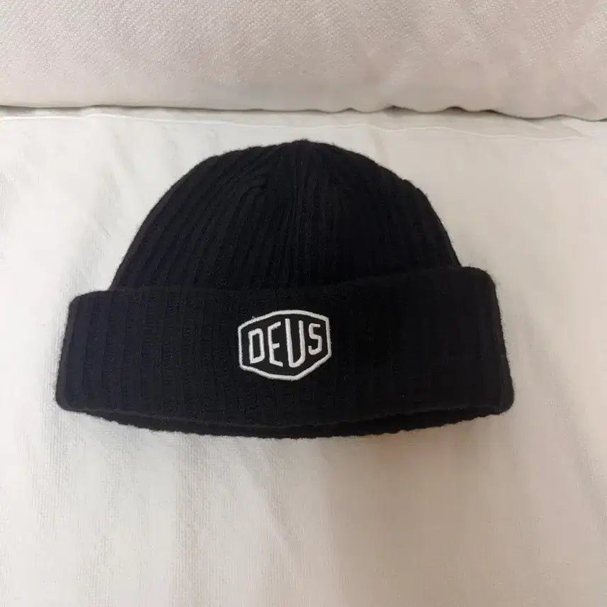 [BUNJANG] Deus Ex Machina Logo Embroidered Beanie / 데우스 비니