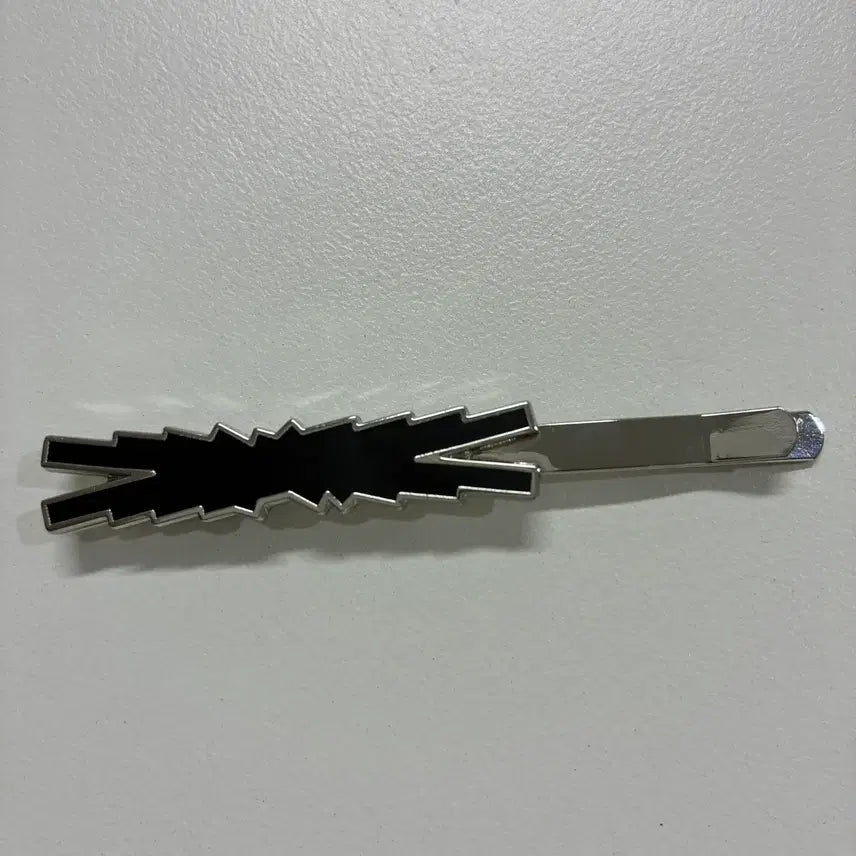 [BUNJANG] LE SSERAFIM Logo Hairpin / 르세라핌 로고 헤어핀