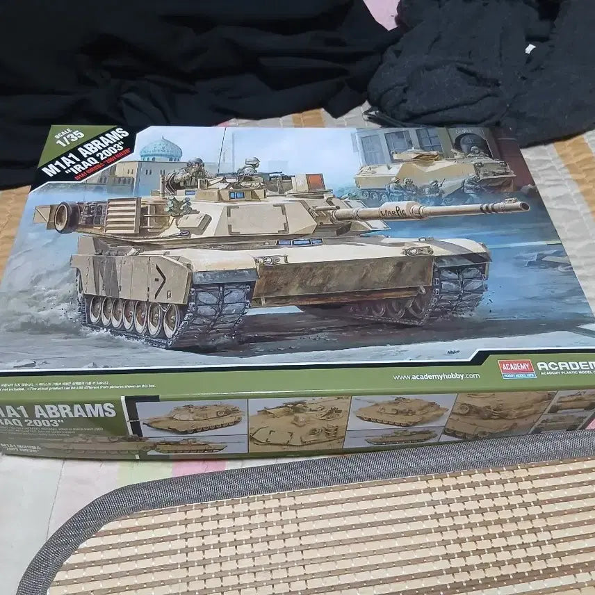 [BUNJANG] Academy 1/35 M1A1 Abrams Iraq 2003 Tank Model Kit / 아카데미 1/35 M1A1 에이브람스 이라크 2003 전차