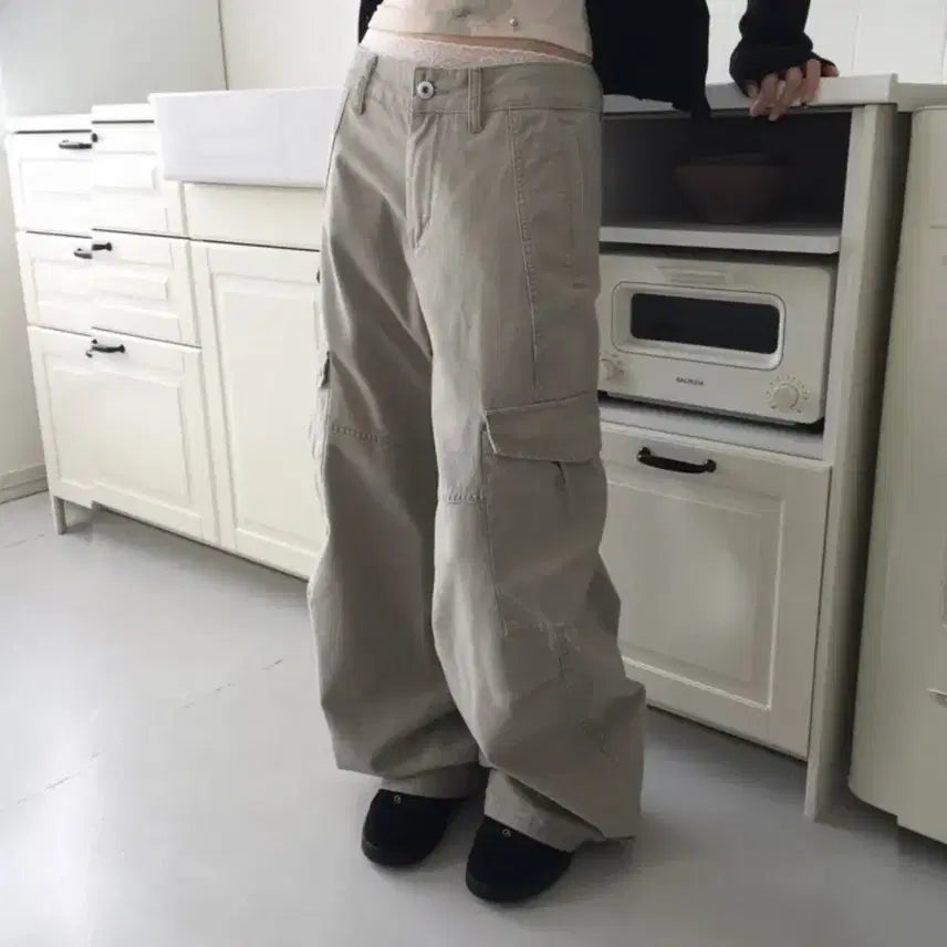 [BUNJANG] Modi Mood Balloon Wide Slit Low Cargo Pants Beige / 모디무드 벌룬 와이드 절개 로우 카고 팬츠 베이지