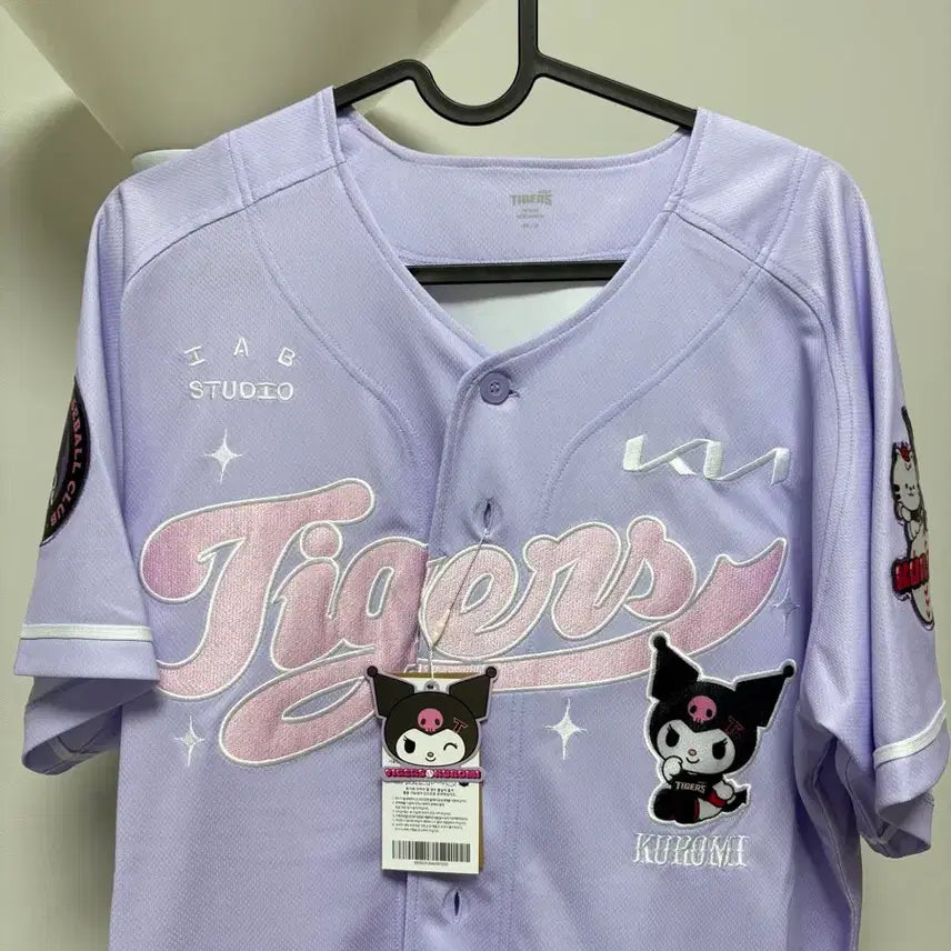 [BUNJANG] Kia Tigers 25 Kuromi Baseball Jersey Medium / 기아 타이거즈 25 쿠로미 유니폼 95(m) 사이즈