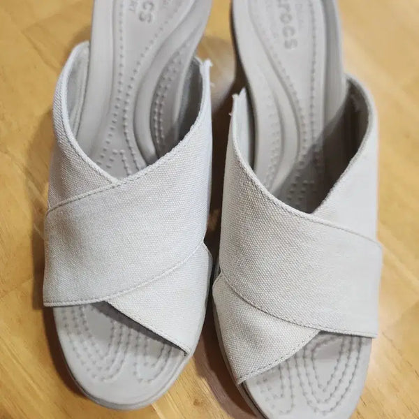 [BUNJANG] Crocs X-Wege Sandal Beige W6 / 크록스 엑스웨지 베이지 230  w6 225