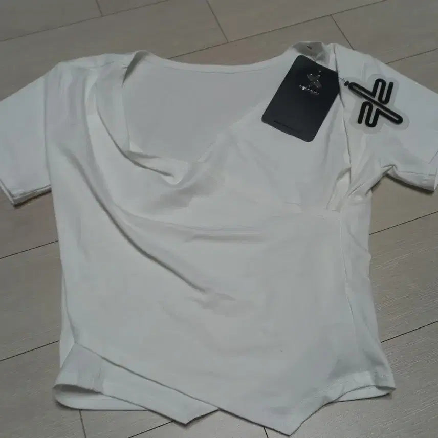 [BUNJANG] XEXYMIX White Wrap Crop T-Shirt M / 젝시믹스 화이트 랩 크롭티 M 새상품