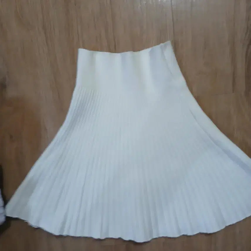 [BUNJANG] Ivory Knit Pleated Mini Skirt / 아이보리 니트스커트/44.55추천