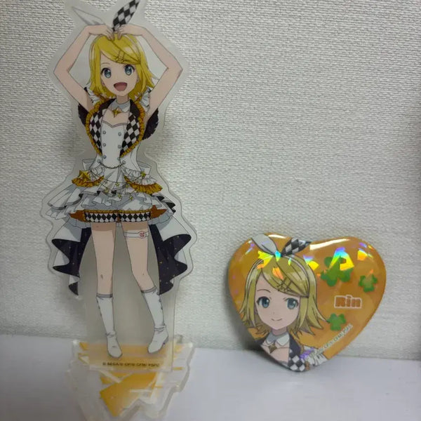 [BUNJANG] Kagamine Rin Acrylic Stand & Badge Bundle / 카가미네린 뱃지 아크릴스탠드 일괄