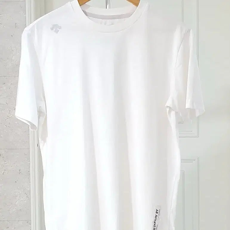 [BUNJANG] Descente Short Sleeve T-Shirt White 95 / 데상트 반팔티 화이트 95