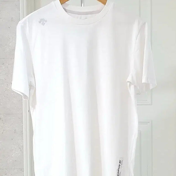 [BUNJANG] Descente Short Sleeve T-Shirt White 95 / 데상트 반팔티 화이트 95