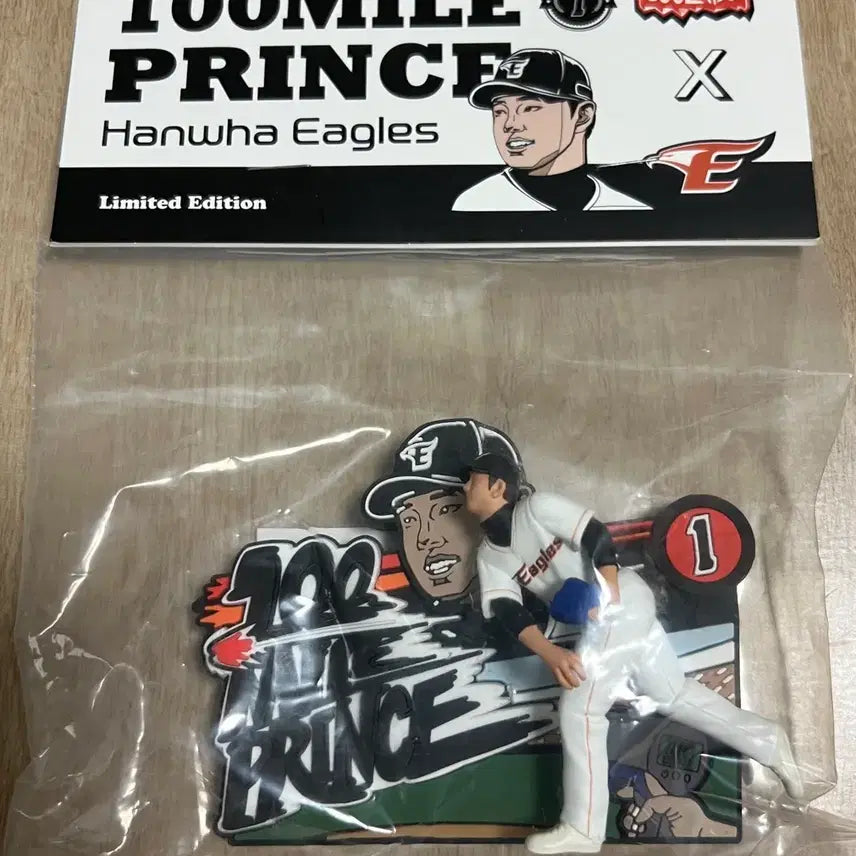 [BUNJANG] Hanwha Eagles Moon Dong-ju 100mph Commemorative Figure (Sealed) / (미개봉)2023 한화이글스 문동주 피규어