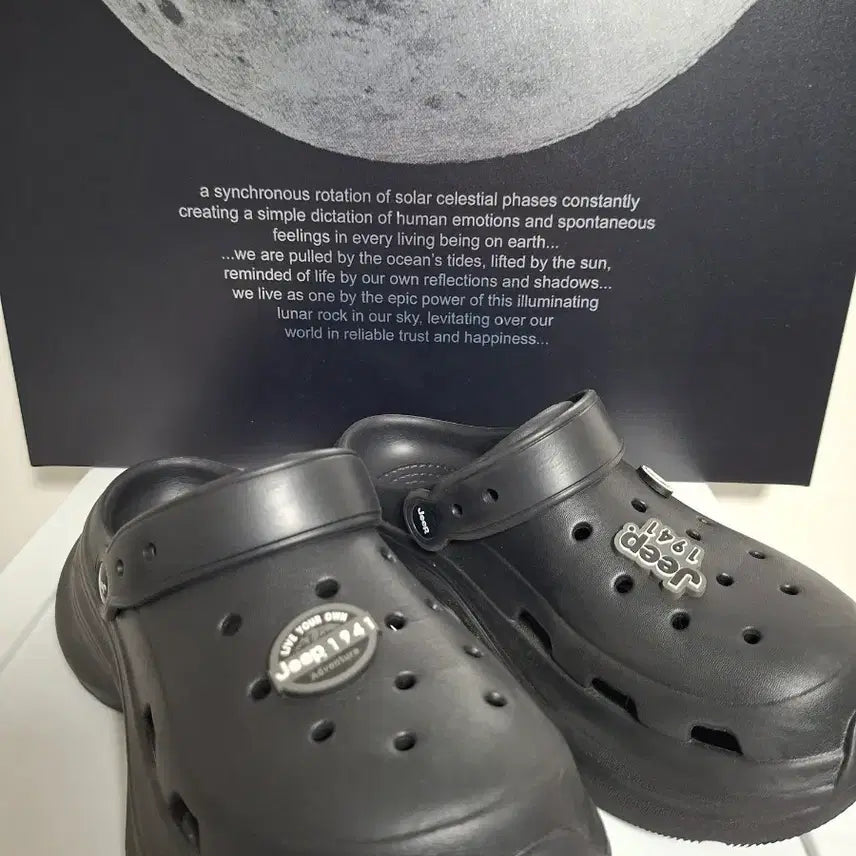 [BUNJANG] JEEP 1941 Logo Platform Crocs Sandals - Black (250-255mm) / [지프 정품] 1941 로고 지비츠 플랫폼 크로그 블랙 (250-255)