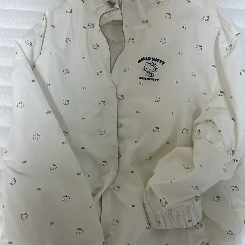 [BUNJANG] Basement FG Hello Kitty Windbreaker / 헬로키티 바람막이 Basement Fg 상하이