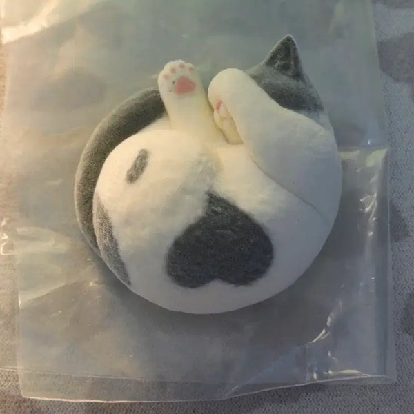 [BUNJANG] Cat Face Covering Gacha Accessory / 얼굴가리는 고양이 가챠 소품
