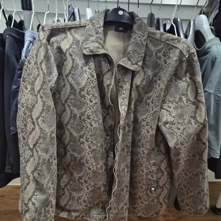 [BUNJANG] Snake Pattern Zip-Up Hoodie / 스네이크 패턴 집업