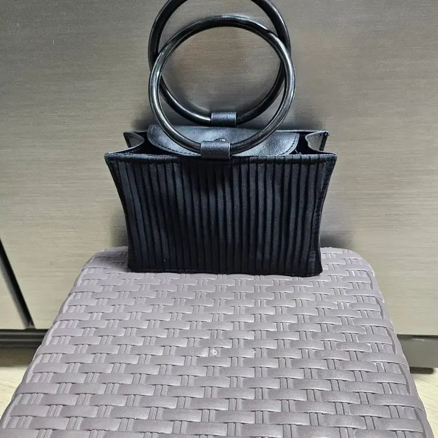 [BUNJANG] Black Ring Handle Shoulder Bag Mini / 블랙 링 핸들 숄더백. 미니 가로17 세로10 폭4