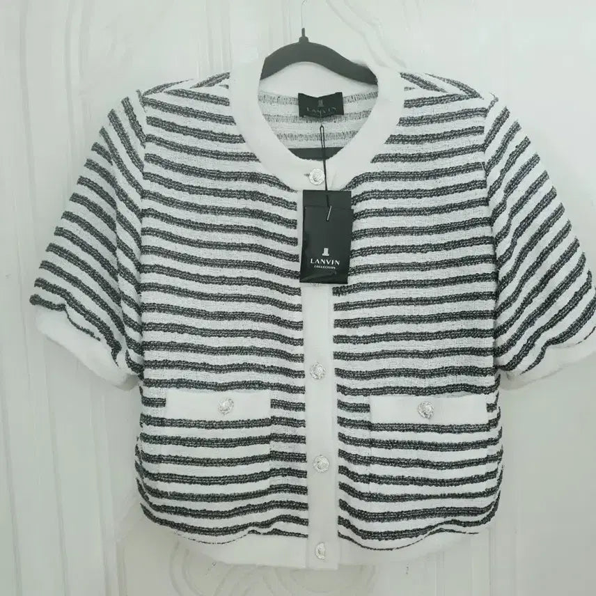 [BUNJANG] Lanvin Collection 24SS Glitter Stripe Pattern Short Sleeve Cardigan / (정품)한섬 랑방 컬렉션 24SS 글리터 스트라이프 패턴 포켓 단추 디테일 반팔 가디건