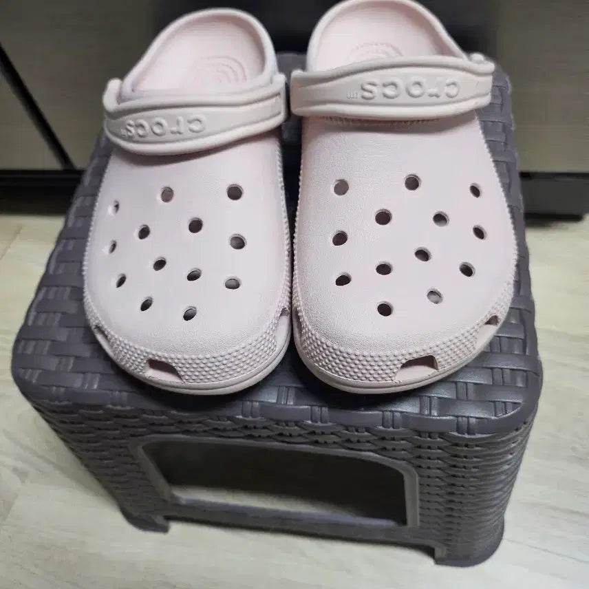 [BUNJANG] Crocs Sandals Pink Size 235-240 / 크록스 샌들 핑크. 235 또는 240.