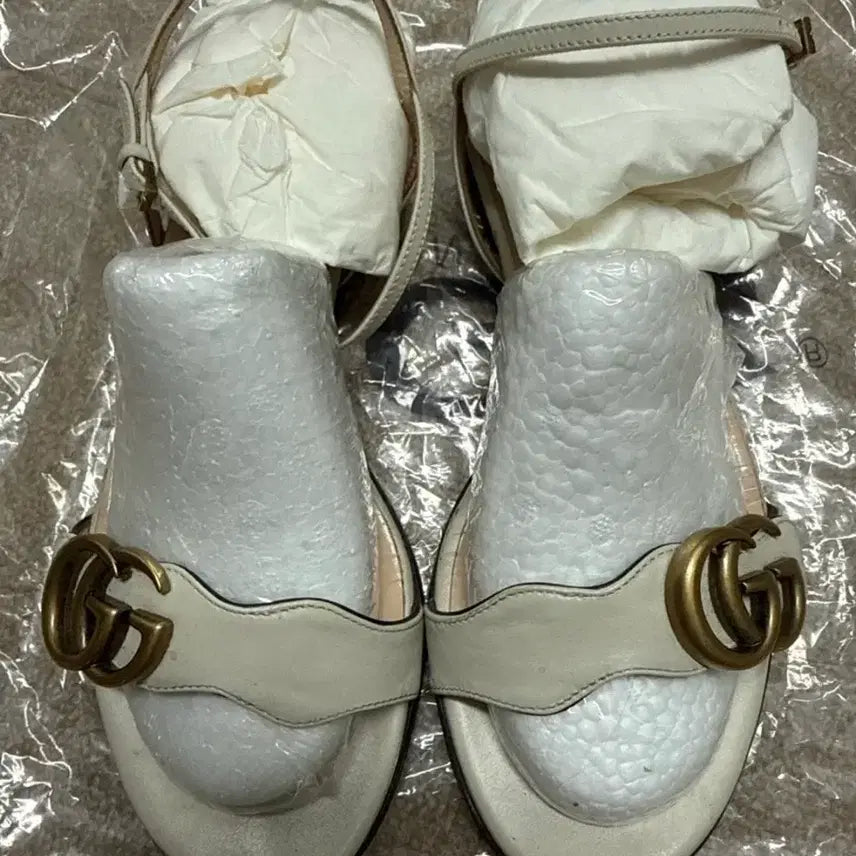 [BUNJANG] Gucci Marmont White Leather Sandals Size 38 / 구찌 마몽트 샌들 화이트
