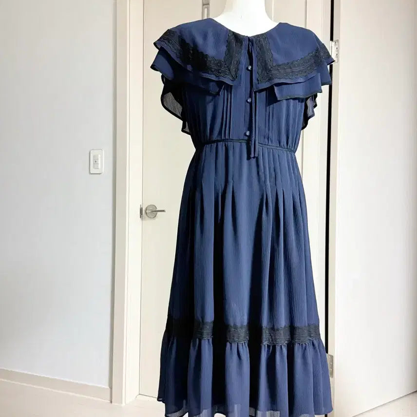 [BUNJANG] Tyron Navy Lace Collar Frill Dress / 타이런 네이비 레이스 카라 프릴 원피스